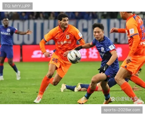 延迟举旗的判罚逻辑详解：裁判何时必须立刻示意犯规？