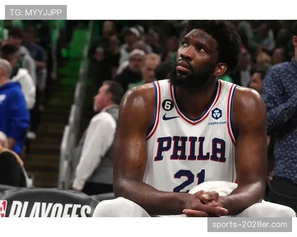 恩比德休赛期天天吃牛排配香槟，训练馆打卡照却瘦成闪电